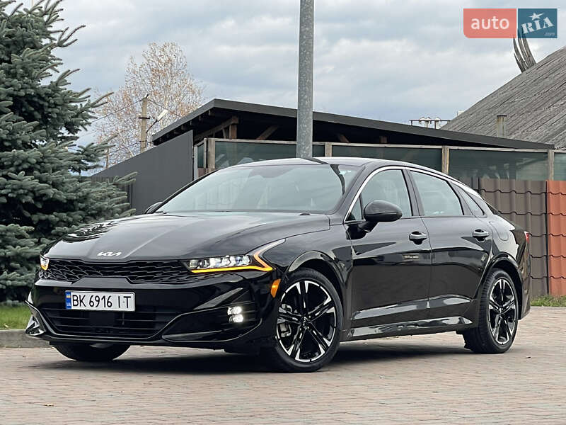 Седан Kia K5 2023 в Сарнах