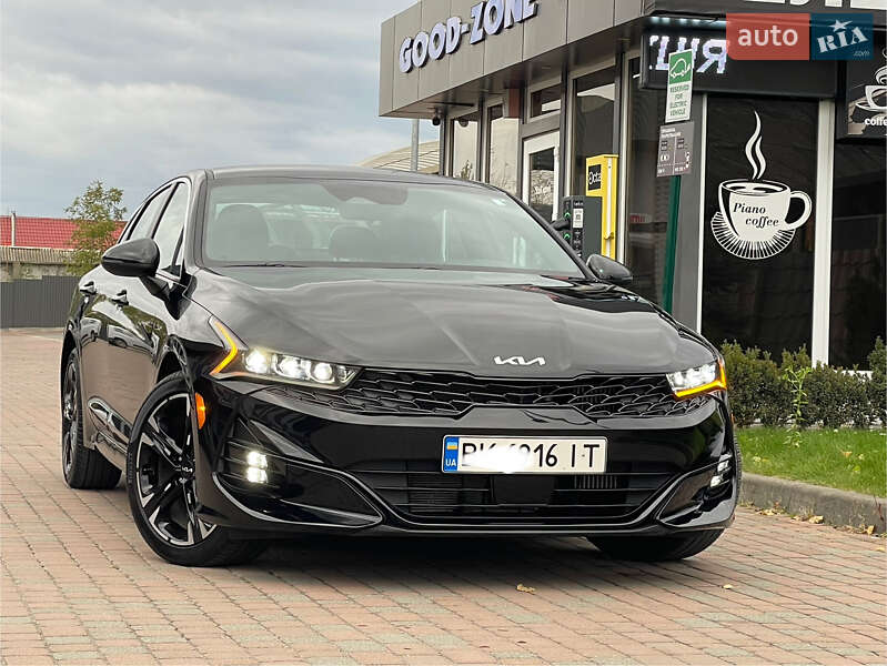 Седан Kia K5 2023 в Сарнах