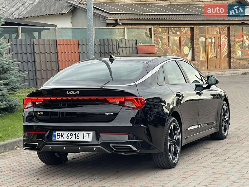 Седан Kia K5 2023 в Сарнах