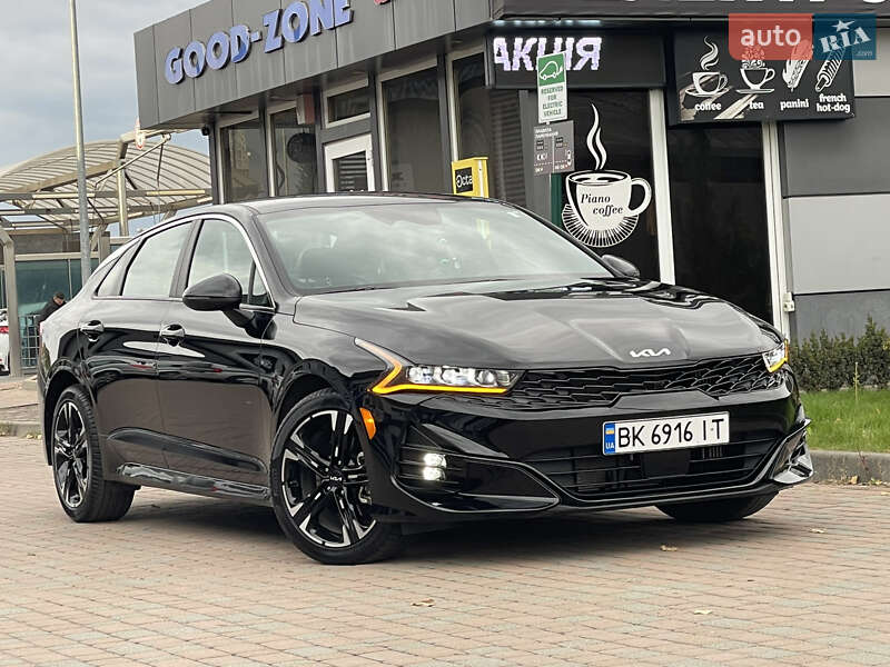 Седан Kia K5 2023 в Сарнах