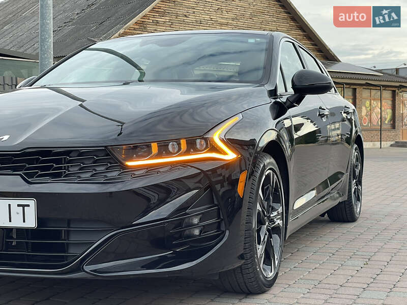 Седан Kia K5 2023 в Сарнах