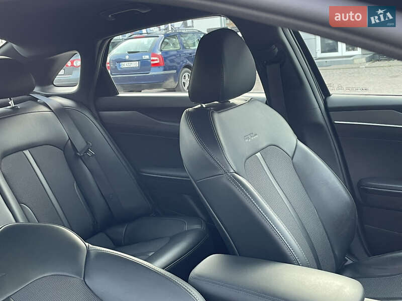 Седан Kia K5 2023 в Сарнах