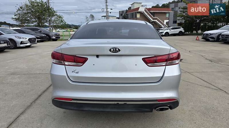 Седан Kia K5 2017 в Киеве