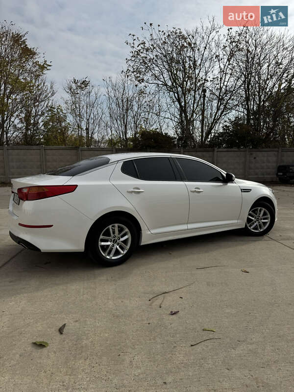 Седан Kia K5 2014 в Одессе