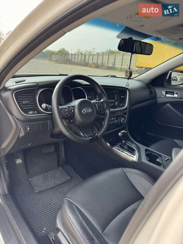 Седан Kia K5 2014 в Одессе