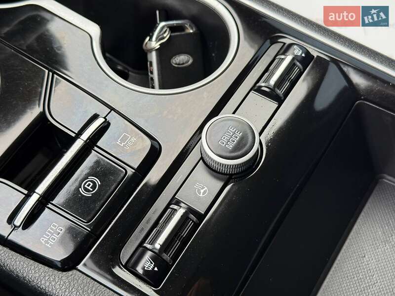 Седан Kia K5 2020 в Одессе