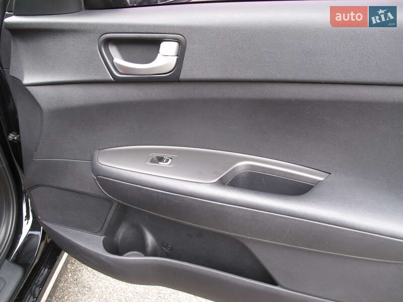 Седан Kia K5 2017 в Києві фото 48 Седан Kia K5 2017 в Києві