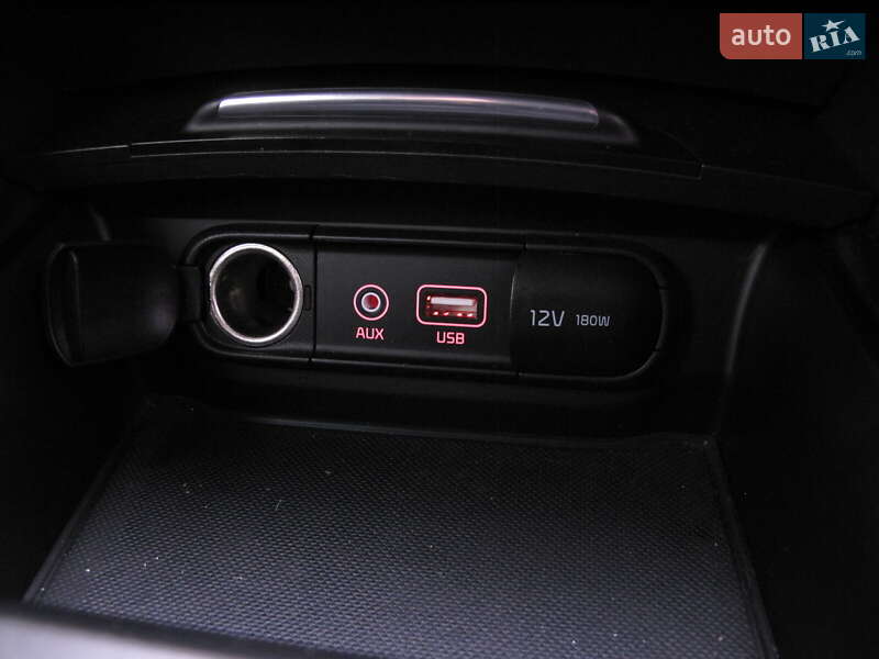 Седан Kia K5 2017 в Києві фото 95 Седан Kia K5 2017 в Києві