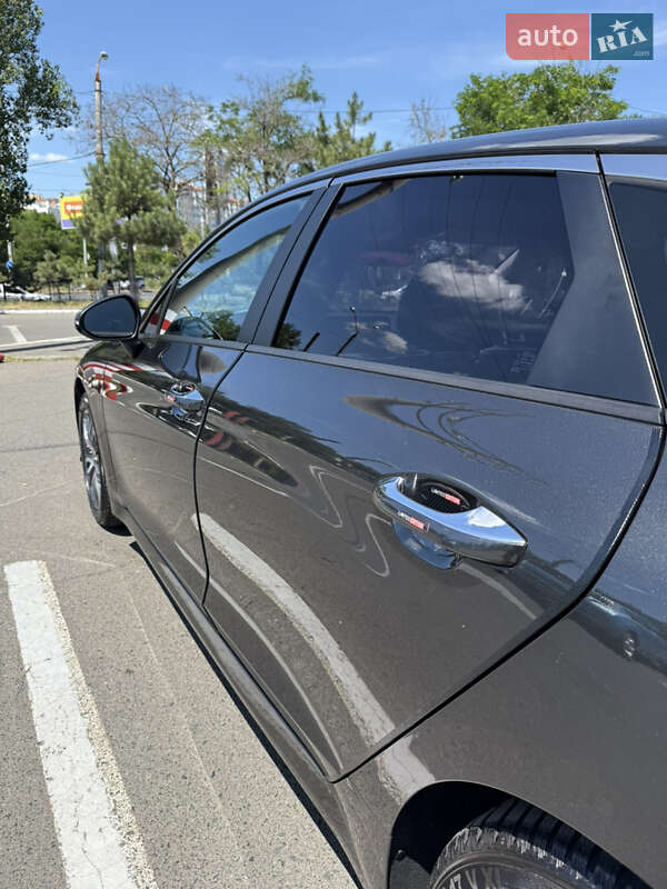 Седан Kia K5 2020 в Одесі