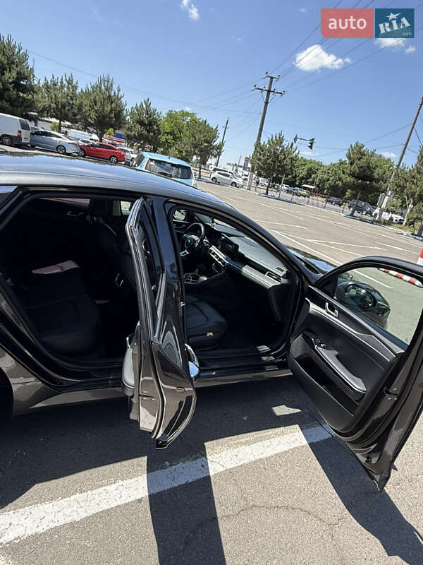 Седан Kia K5 2020 в Одесі