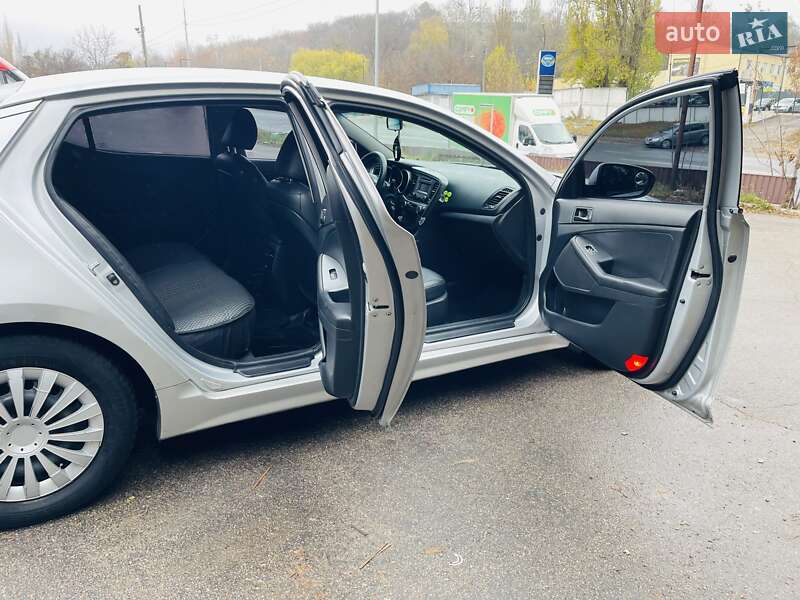 Седан Kia K5 2015 в Києві фото 12 Седан Kia K5 2015 в Києві