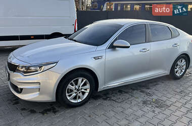 Седан Kia K5 2016 в Киеве