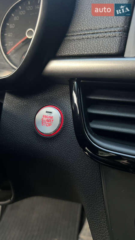 Седан Kia K5 2016 в Києві фото 12 Седан Kia K5 2016 в Києві