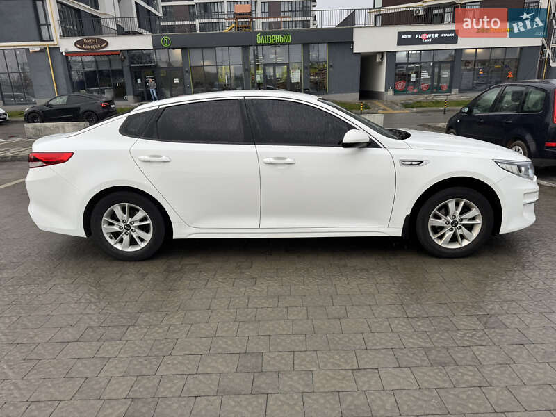 Седан Kia K5 2017 в Львові