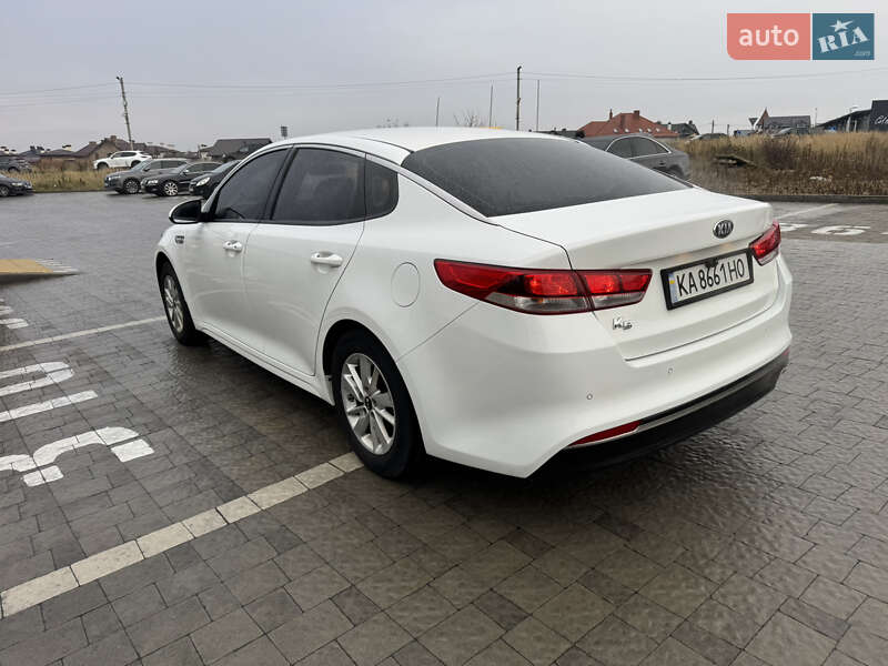 Седан Kia K5 2017 в Львові