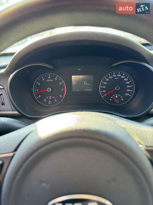 Седан Kia K5 2017 в Львові