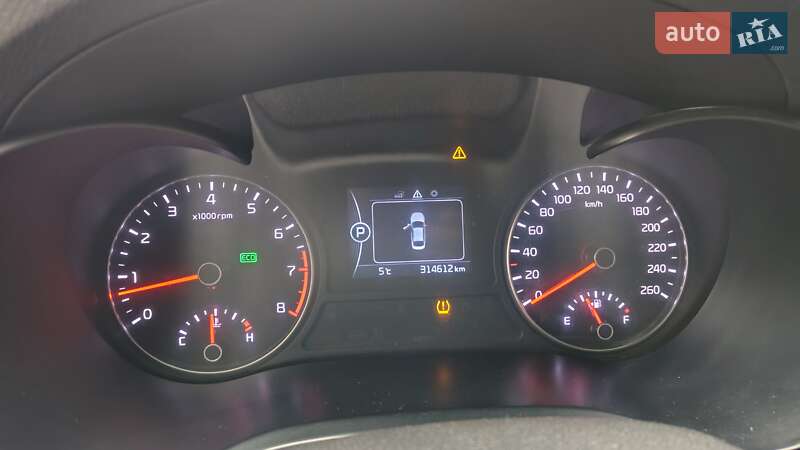 Седан Kia K5 2015 в Киеве