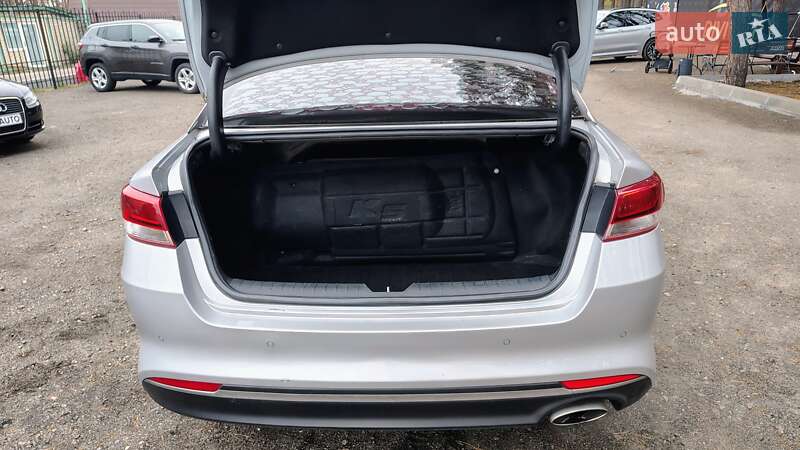 Седан Kia K5 2015 в Киеве