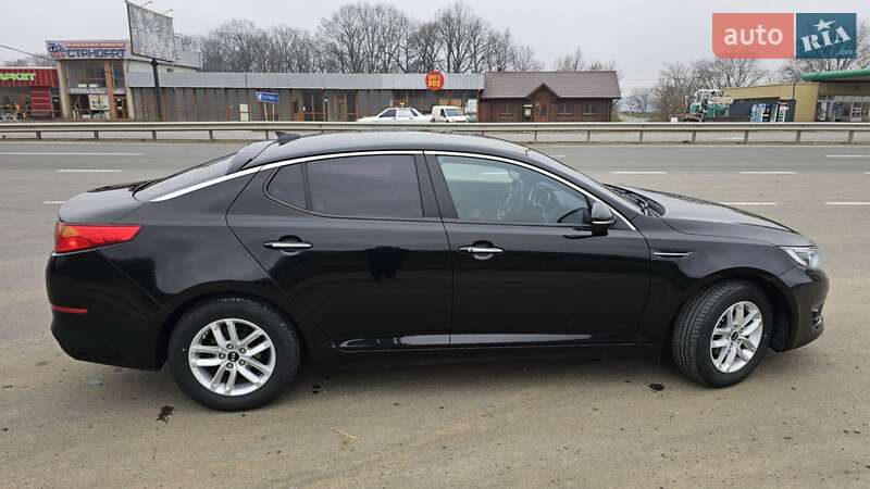 Седан Kia K5 2015 в Черновцах