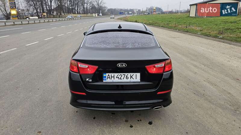 Седан Kia K5 2015 в Черновцах