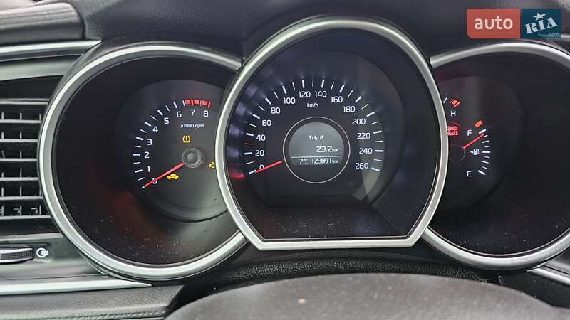 Седан Kia K5 2015 в Черновцах