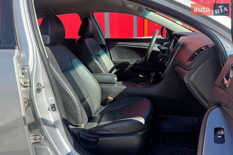 Седан Kia K5 2014 в Киеве