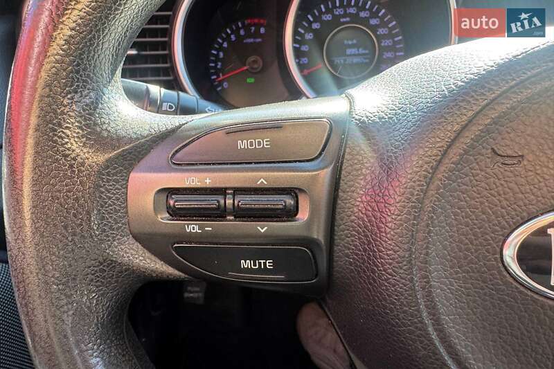 Седан Kia K5 2014 в Киеве