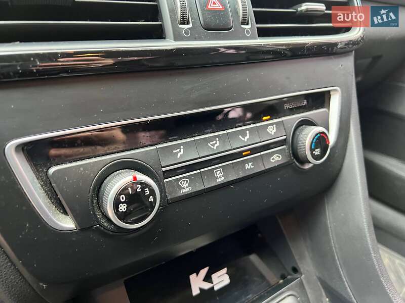 Седан Kia K5 2015 в Харкові