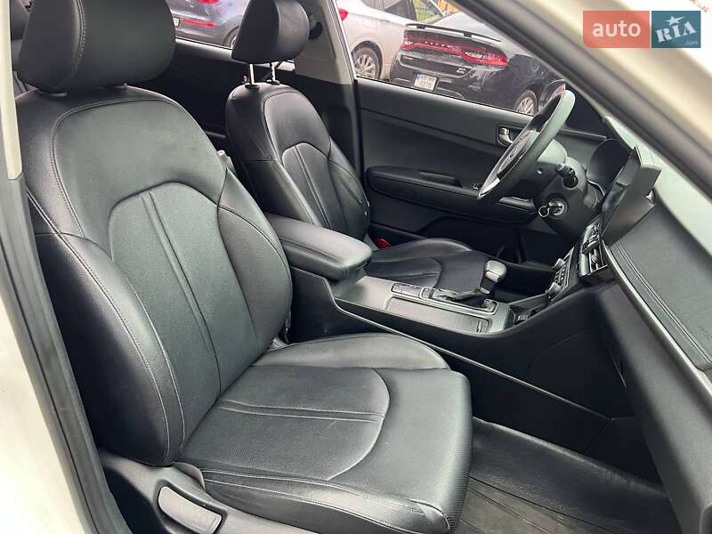 Седан Kia K5 2015 в Харкові