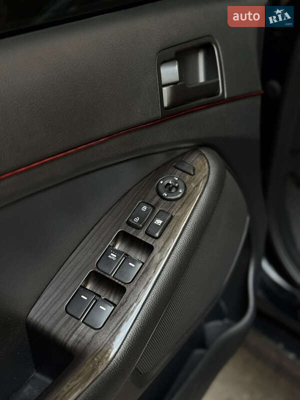 Седан Kia K5 2011 в Миколаєві