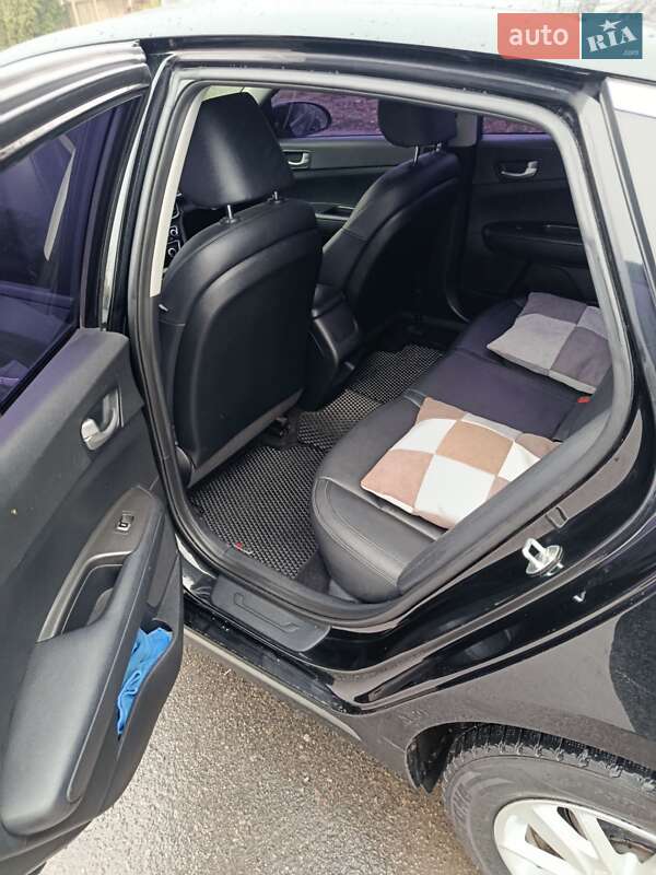 Седан Kia K5 2016 в Умані