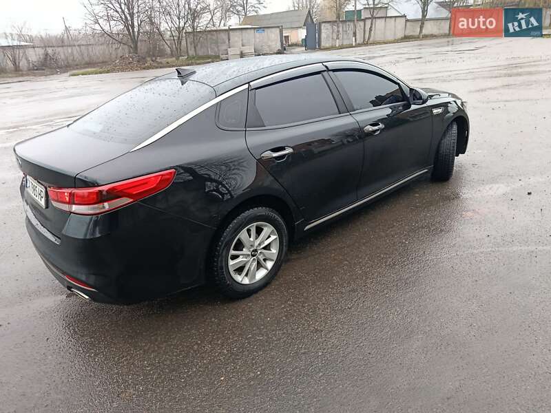 Седан Kia K5 2016 в Умані