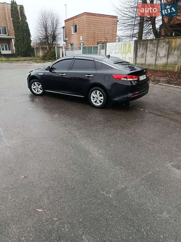 Седан Kia K5 2016 в Умані