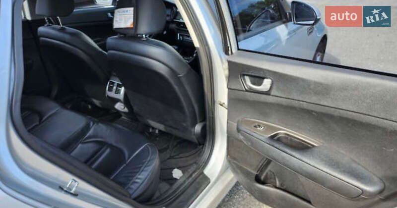 Седан Kia K5 2018 в Києві