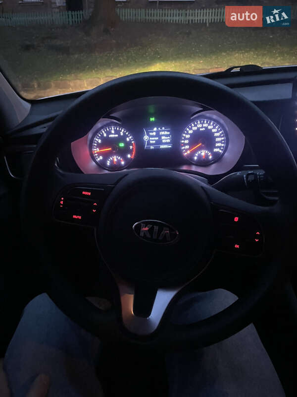 Седан Kia K5 2016 в Харькове