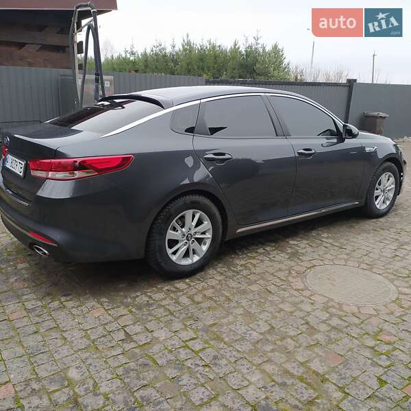 Седан Kia K5 2015 в Лановцах