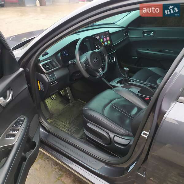 Седан Kia K5 2015 в Лановцах