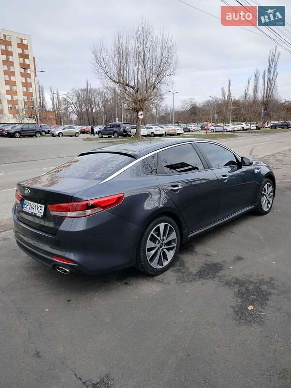 Седан Kia K5 2015 в Одессе