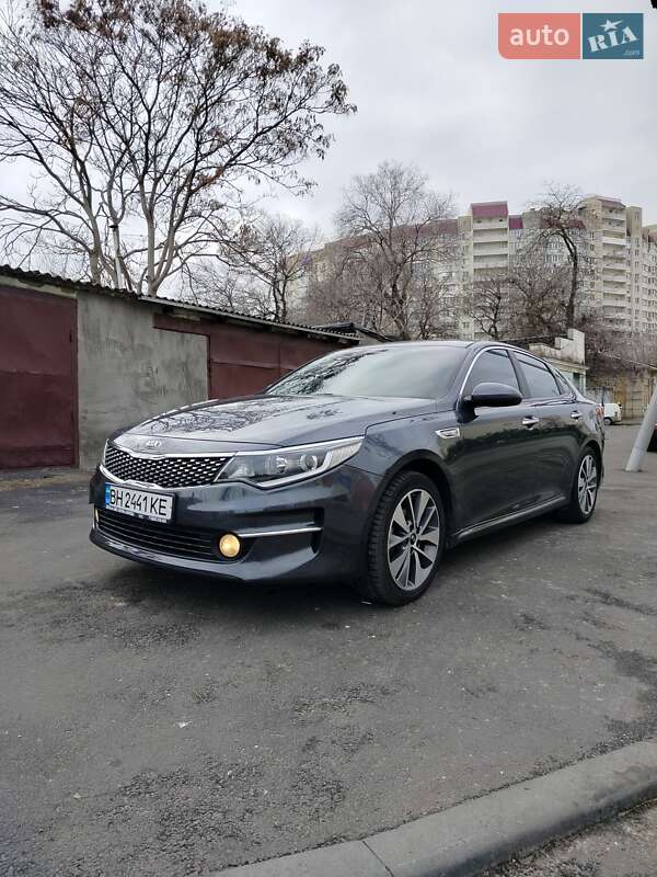 Седан Kia K5 2015 в Одессе