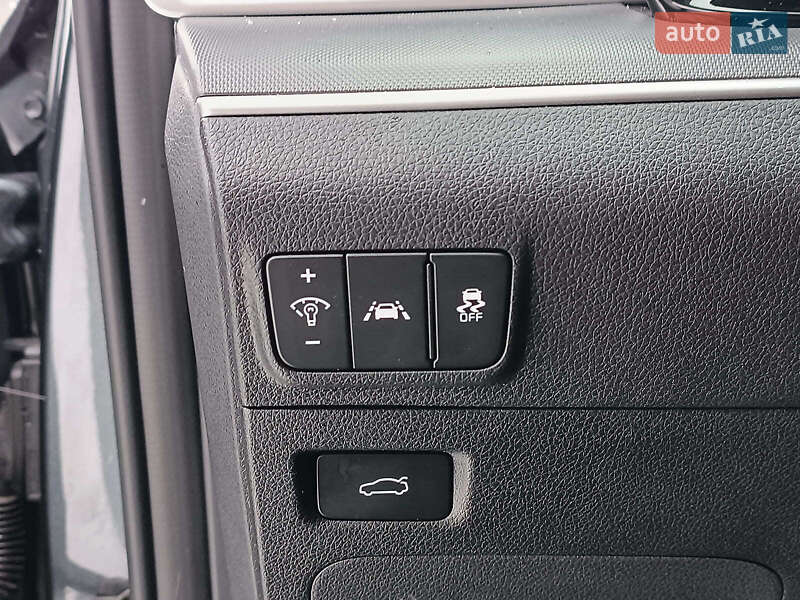 Седан Kia K5 2020 в Львове