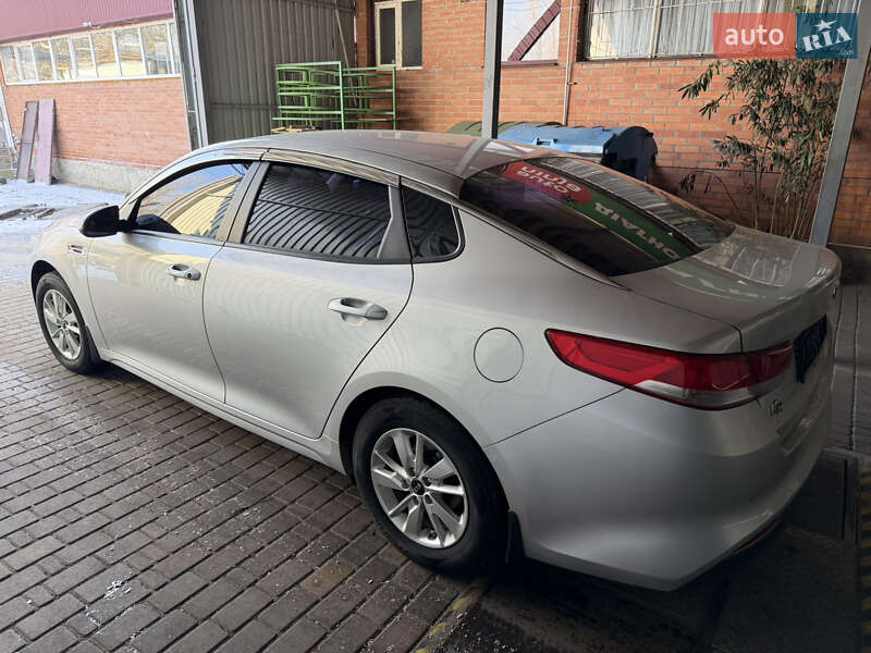 Седан Kia K5 2016 в Одессе