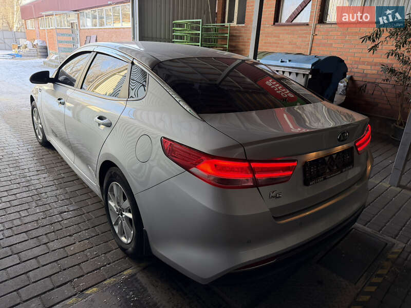 Седан Kia K5 2016 в Одессе