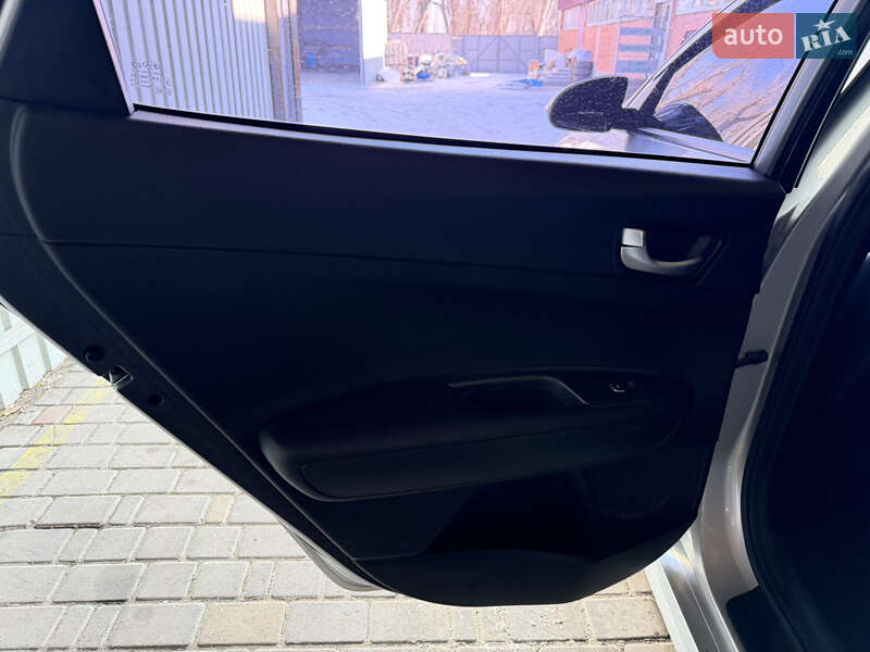 Седан Kia K5 2016 в Одессе