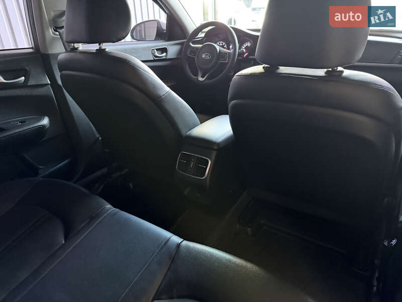 Седан Kia K5 2016 в Одессе