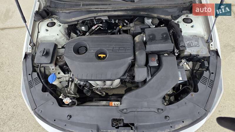 Седан Kia K5 2018 в Києві