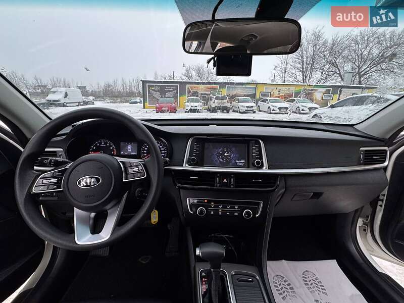 Седан Kia K5 2018 в Киеве