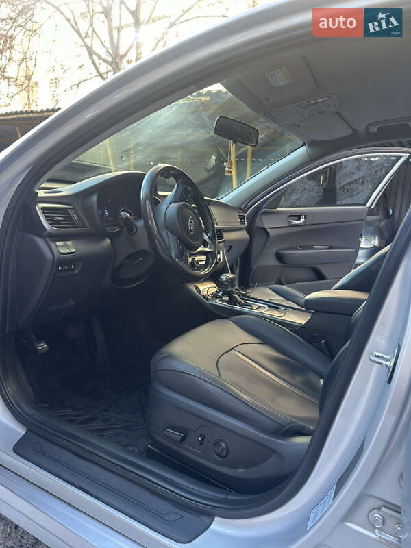 Седан Kia K5 2016 в Одессе