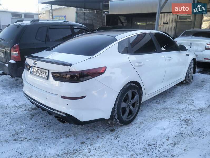 Седан Kia K5 2016 в Харькове
