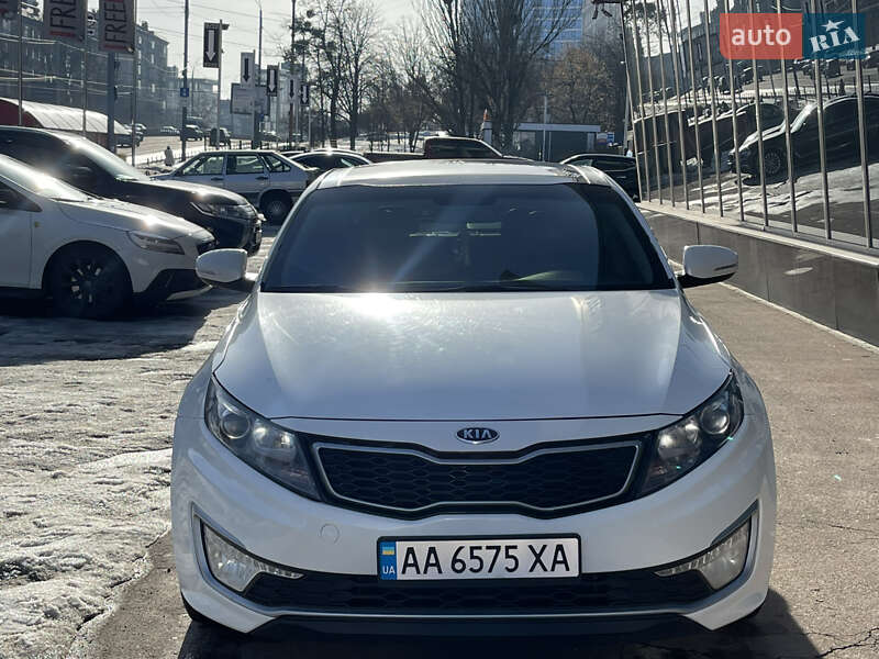 Седан Kia K5 2011 в Киеве