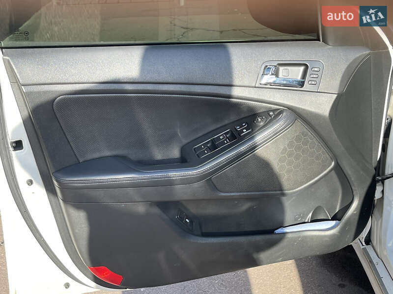 Седан Kia K5 2011 в Киеве